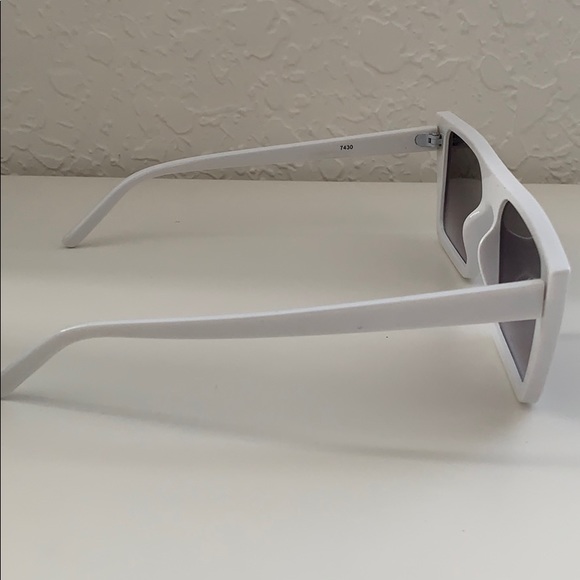 🆕 🆑 SUNGLASSES - Picture 2 of 7